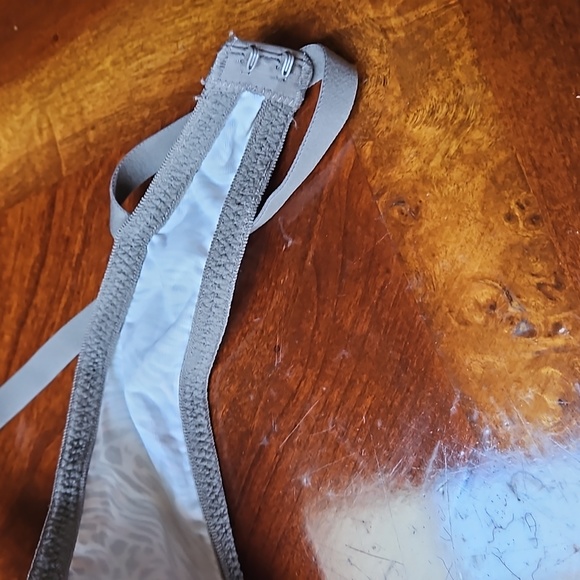 Bras - Picture 6 of 8